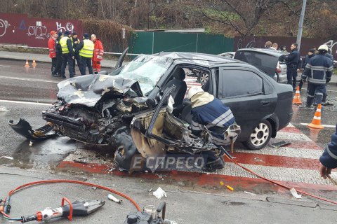 В центре Киева пьяный водитель устроил ДТП, вылетев на встречную полосу