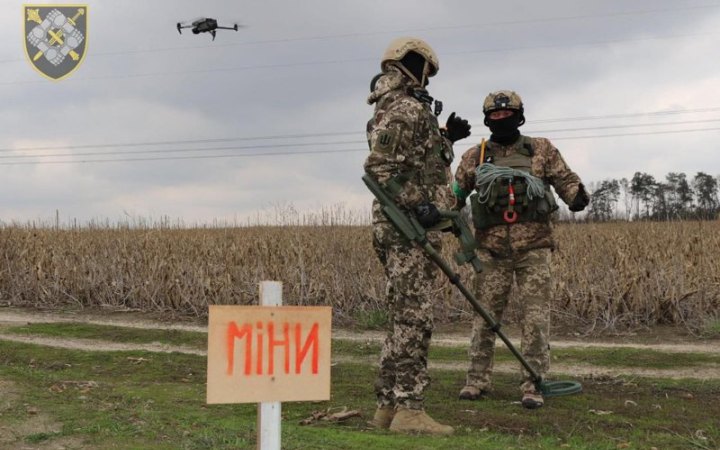 На Херсонщині автомобіль натрапив на міну, один чоловік загинув