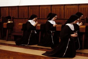 В Великобритании все больше молодых девушек уходит в монахини