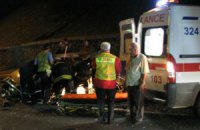 В Киеве на Парковой Toyota едва не упала с обрыва из-за того, что гнала по встречной