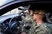 Порошенко передал военным медикам 20 новых санитарных машин
