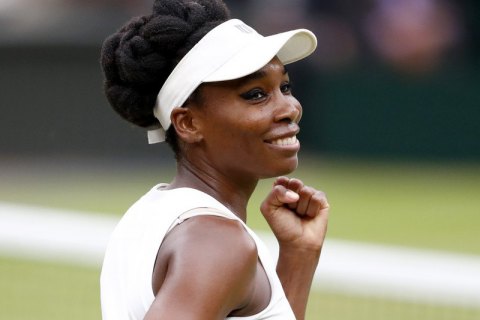 37-летняя Винус Уильямс вышла в полуфинал Уимблдона, обыграв чемпионку Ролан Гаррос