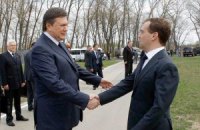 Янукович позвонил Медведеву, чтобы еще раз его поздравить