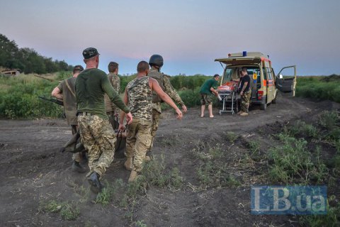 Двое военных получили ранения в результате обстрелов боевиков на Донбассе