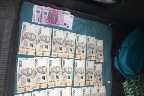 В Киеве задержали следователя полиции за вымогательство  $10 тыс.