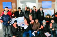 В родном городе Януковича ему показали "красную карточку"