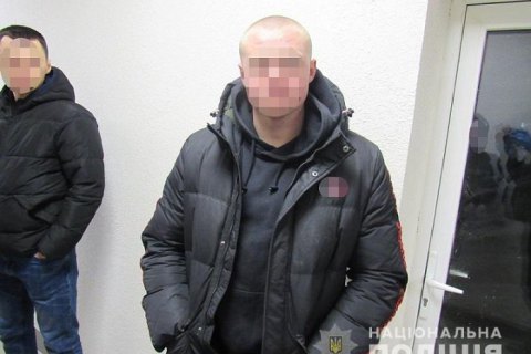 Киевлянин стрелял в строителя, который занимался ремонтом этажом выше