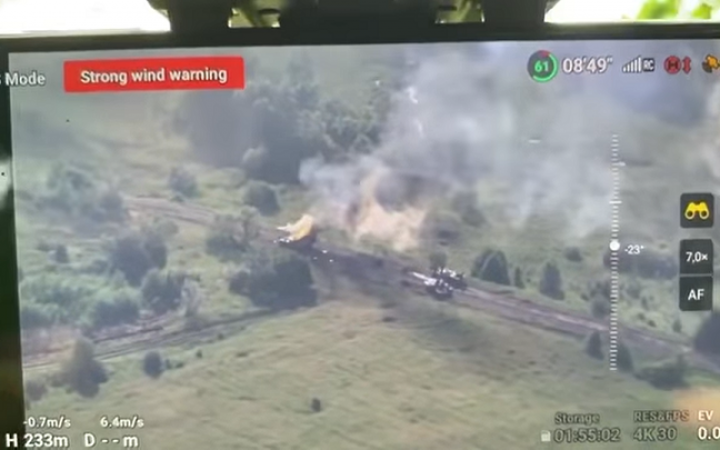 Українські військові показали, як "Байрактар" знищив Т-72 окупантів 