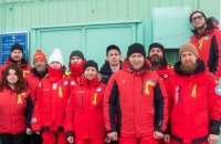 Від спортсменів та зірок до дипломатів та полярників станції "Академік Вернадський": мережею шириться флешмоб #ЖовтаСтрічка