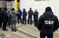 "На гарячому" затримали 5-х посадовців КПП "Тиса", які вимагали гроші із перевізників