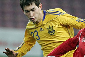 Полузащитник сборной Украины отстранен ФИФА на два матча 