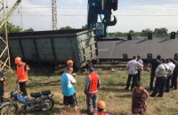 В Днепропетровской области сошли с рельсов грузовые вагоны с листовым металлом