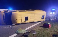 Минулого ранку в Польщі внаслідок ДТП перекинувся мікроавтобус із українцями, - RMF24