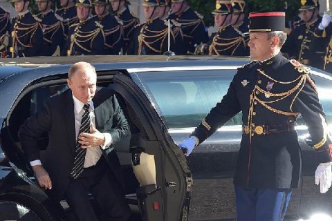 СМИ: Путин встретится с Макроном в ходе внеплановой поездки в Париж  