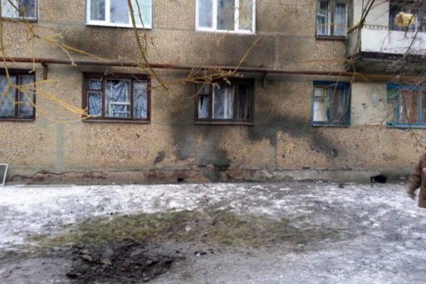 Несколько зданий в Светлодарске и Торецке повреждены из-за обстрела 