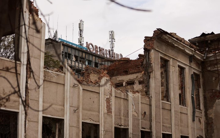 У Вінниці "законсервують" до зими пошкоджений російськими обстрілами Будинок офіцерів