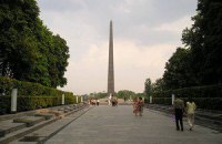 Яценюк с Кармазиным прокатились на БТРе