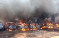 Около 300 автомобилей сгорели на парковке в Индии