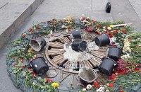 В киевском парке Вечной Славы залили цементом Вечный огонь