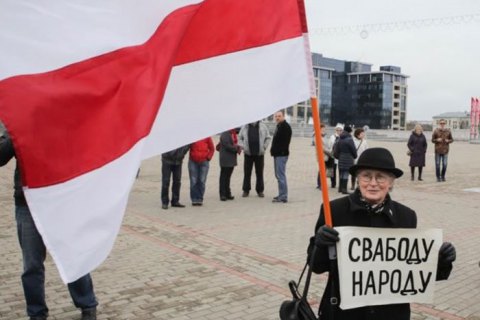 ​У Білорусі активістку Ніну Багінську затримали в день її 75-річчя і возили у психлікарню