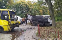 Біля Львова маршрутка з пасажирами зіткнулася з вантажівкою