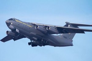 Іл-76 з евакуйованими українцями прилетів із Делі в Баку (оновлено)