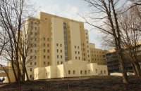 Трех врачей Национального института рака подозревают в смерти пациентки