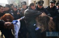 Активисты КУПРа пришли "поздравить" Януковича с третьей годовщиной правления