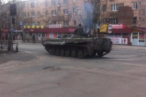 В Макеевке боевики на танках пытались штурмовать военную комендатуру