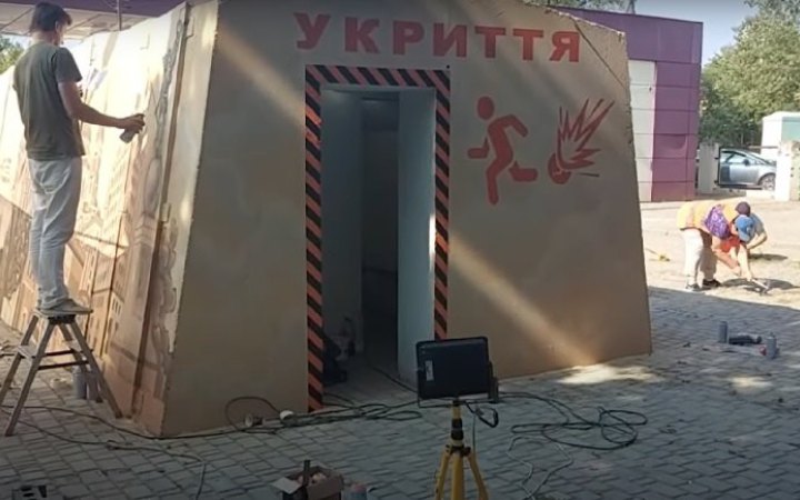 У Харкові з’явилась перша зупинка-бомбосховище