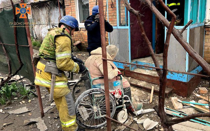 Росіяни вдарили артилерією по Нікополю. Пошкоджено 13 будинків, є поранені