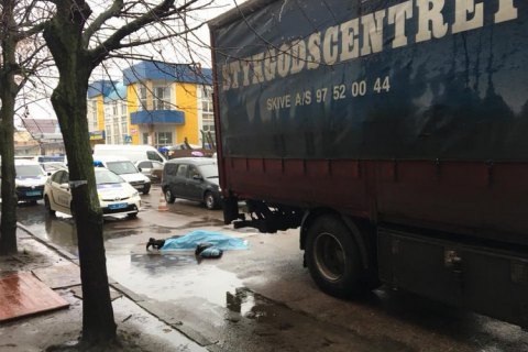 В центре Житомира грузовик насмерть сбил женщину