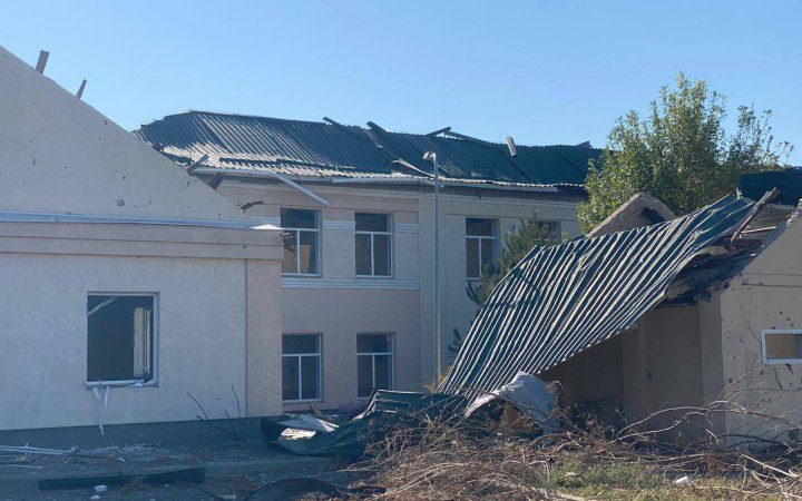 Окупанти скинули авіабомбу на будівлю гімназії у Кушугумі Запорізької області