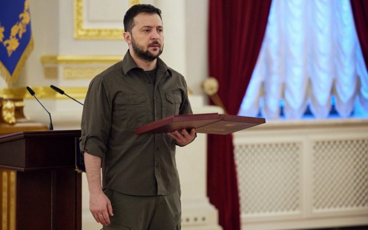​Зеленский наградил Залужного и еще четырех военных "Крестом боевых заслуг"