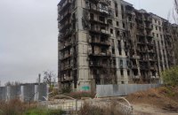 У Маріуполі окупанти викидають рештки тіл загиблих цивільних у будівельне сміття