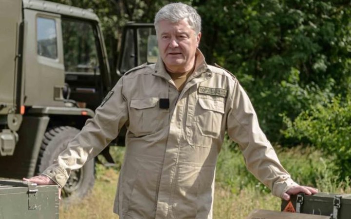 Порошенко передав десантним бригадам 4 тисячі фугасних снарядів з «привітами русні»