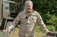 Порошенко передав десантним бригадам 4 тисячі фугасних снарядів з «привітами русні»