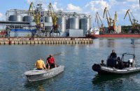 ​В Одессе на занятиях по водолазной подготовке морские пограничники заметили и задержали браконьеров 