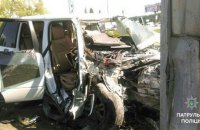 В Киеве пьяный водитель пытался подкупить патрульных, а потом врезался в столб
