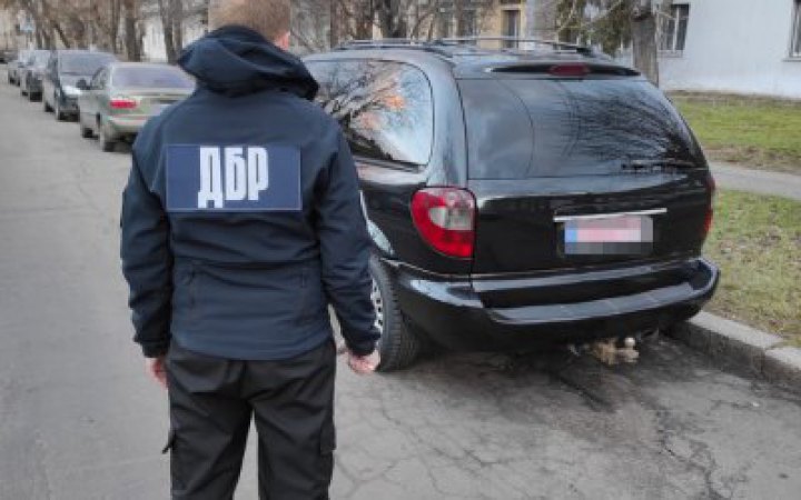 Постане перед судом військовослужбовець, який намагався продати передані для ЗСУ авто