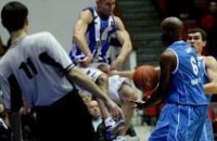 «Днепр» уступает «Азовмашу» со счетом 80:91