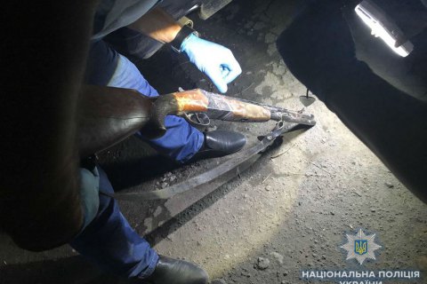 Под Одессой мужчина открыл стрельбу по егерю и ранил свою жену и себя