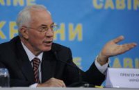 Азаров обещает студентам "тринадцатую стипендию"