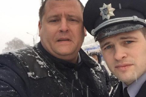 У Дніпропетровську через снігопад обмежили в'їзд транспорту і скасували заняття в школах