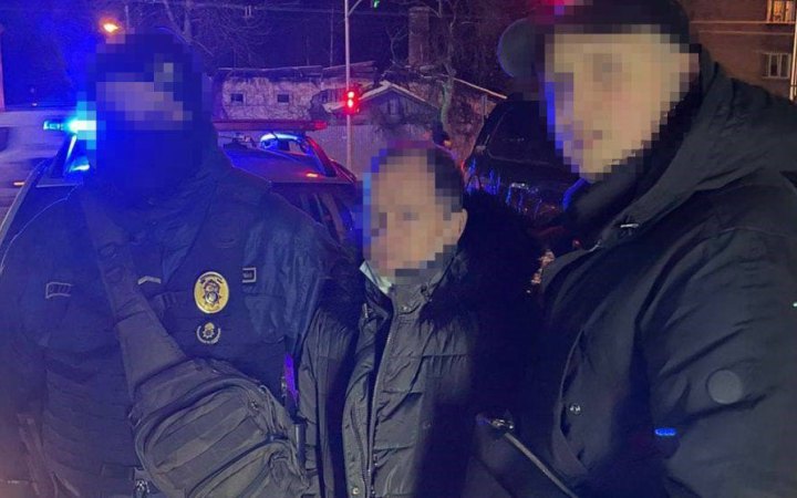 У Львові киянин отримав 8 років за ґратами за розбещення малолітніх дівчат у школах