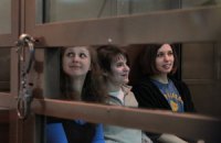 Под стенами Лавры провели акцию в поддержку Pussy Riot
