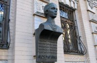 В Киеве украли бронзовый бюст Леси Украинки