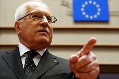 Експрезидента Чехії двічі оштрафували за відмову носити маску