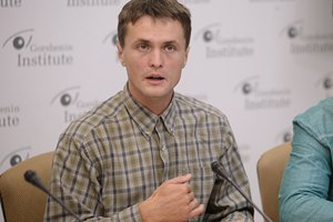 Нападения на активистов радикализировали их движение, - Игорь Луценко