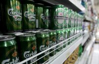 Carlsberg тоже продает свои фабрики в России. Ему принадлежит крупнейшая пивная компания РФ